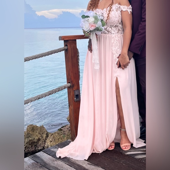 Blushing pink wedding dress. This dress was worn once for a wedding I attended - Picture 4 of 6